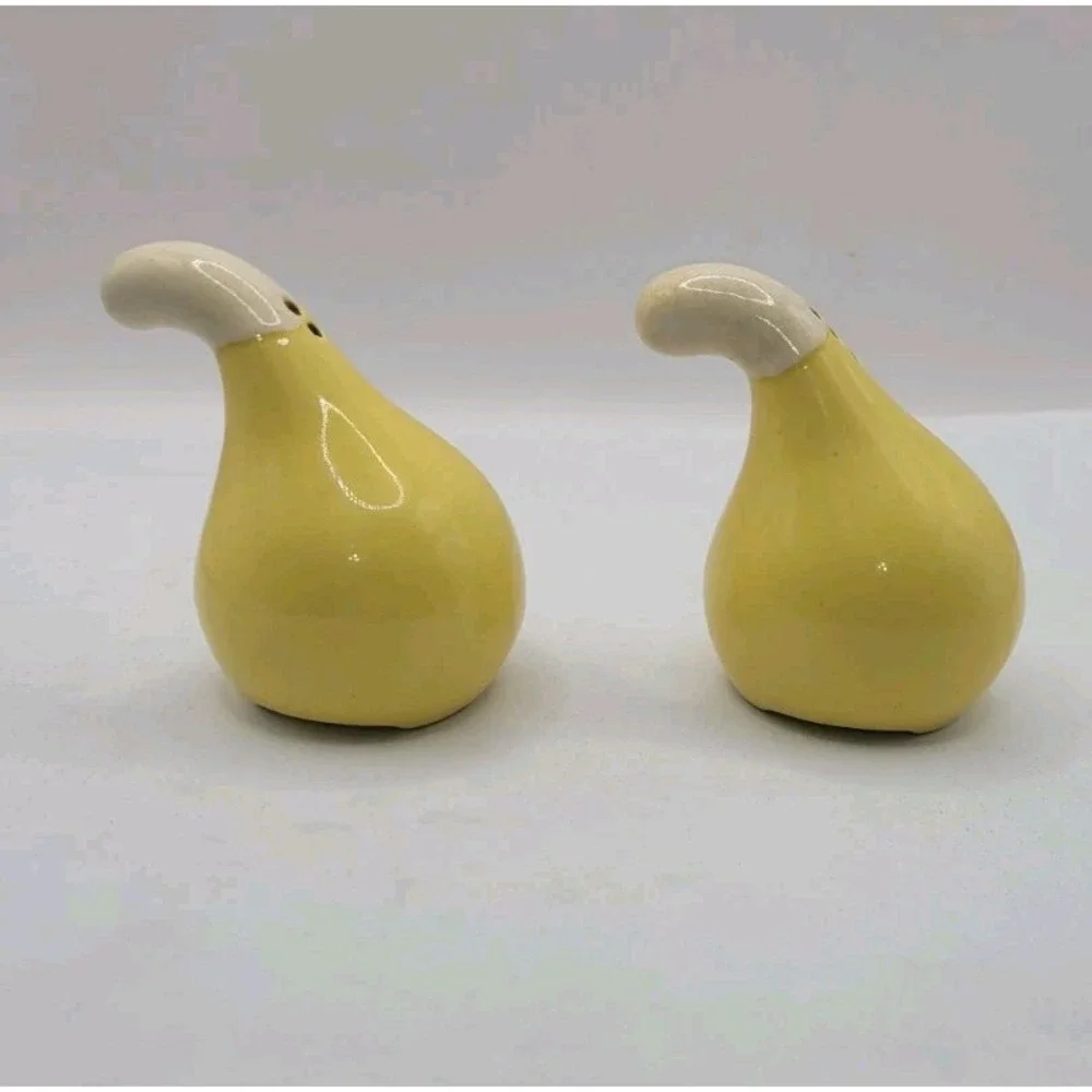 Vintage Gourd Shaped‎ Yellow Ceramic Salt And Peppr Shakers